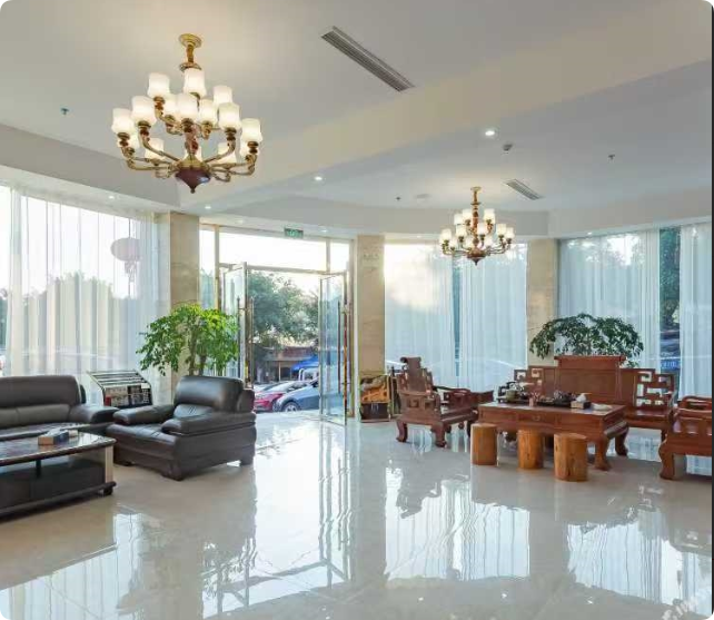 茅台镇新厂大门酱王大酒店转让